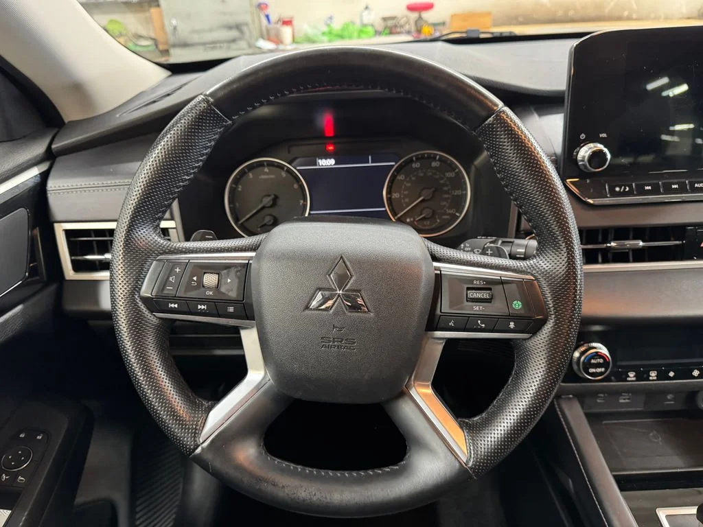 Used 2024 Gray Mitsubishi SE image 19