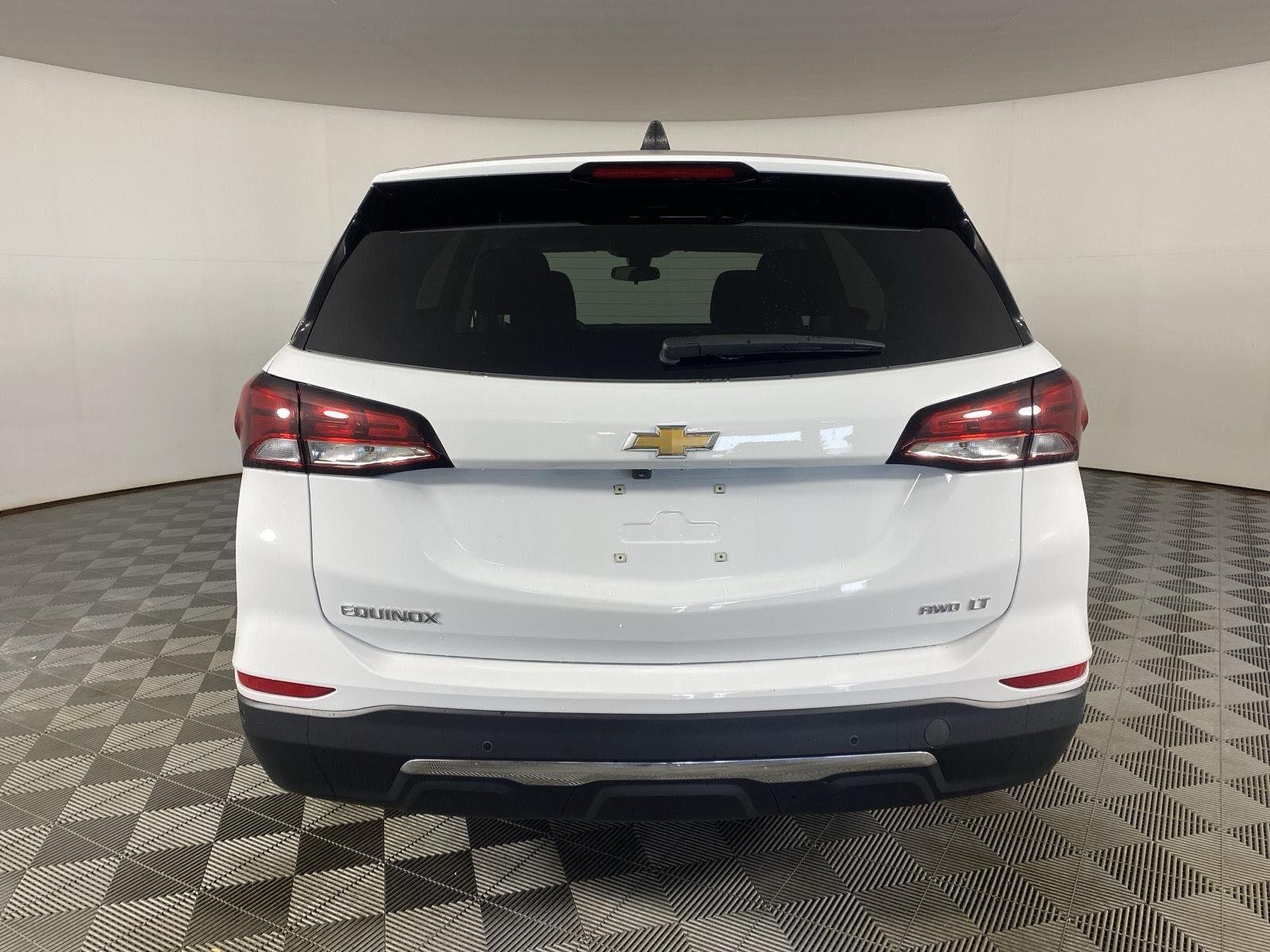 Used 2024 Summit White Chevrolet  image 6