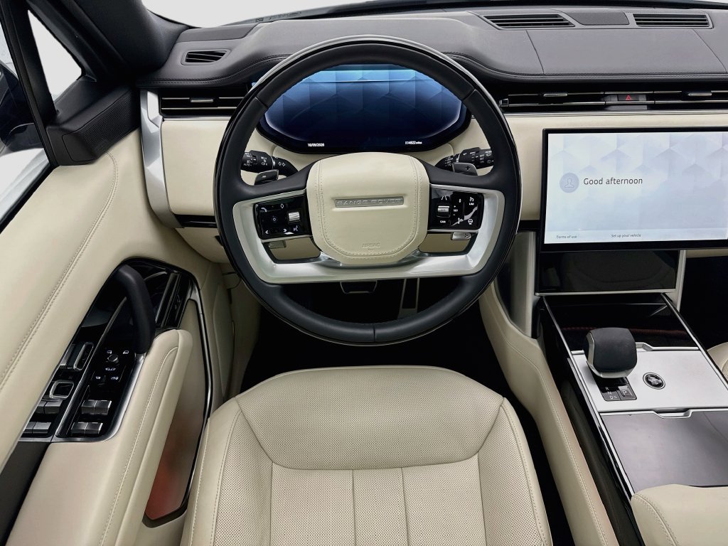 Certified Used 2025 Fuji White Land Rover SE image 10