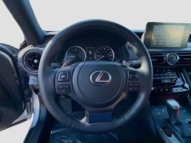 2025 Lexus IS 300 - Photo 10