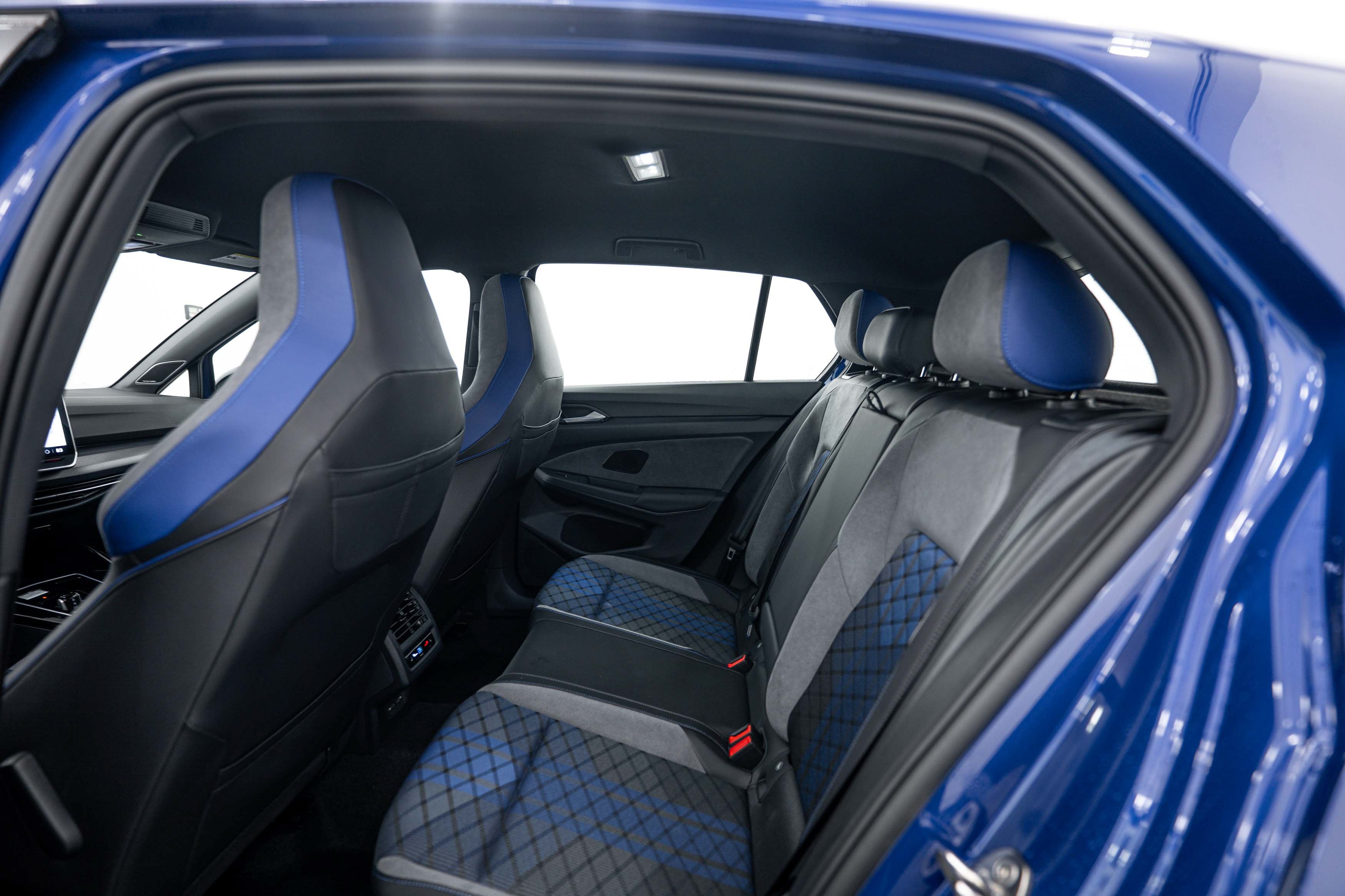 Used 2026 Lapiz Blue Metallic Volkswagen  image 18