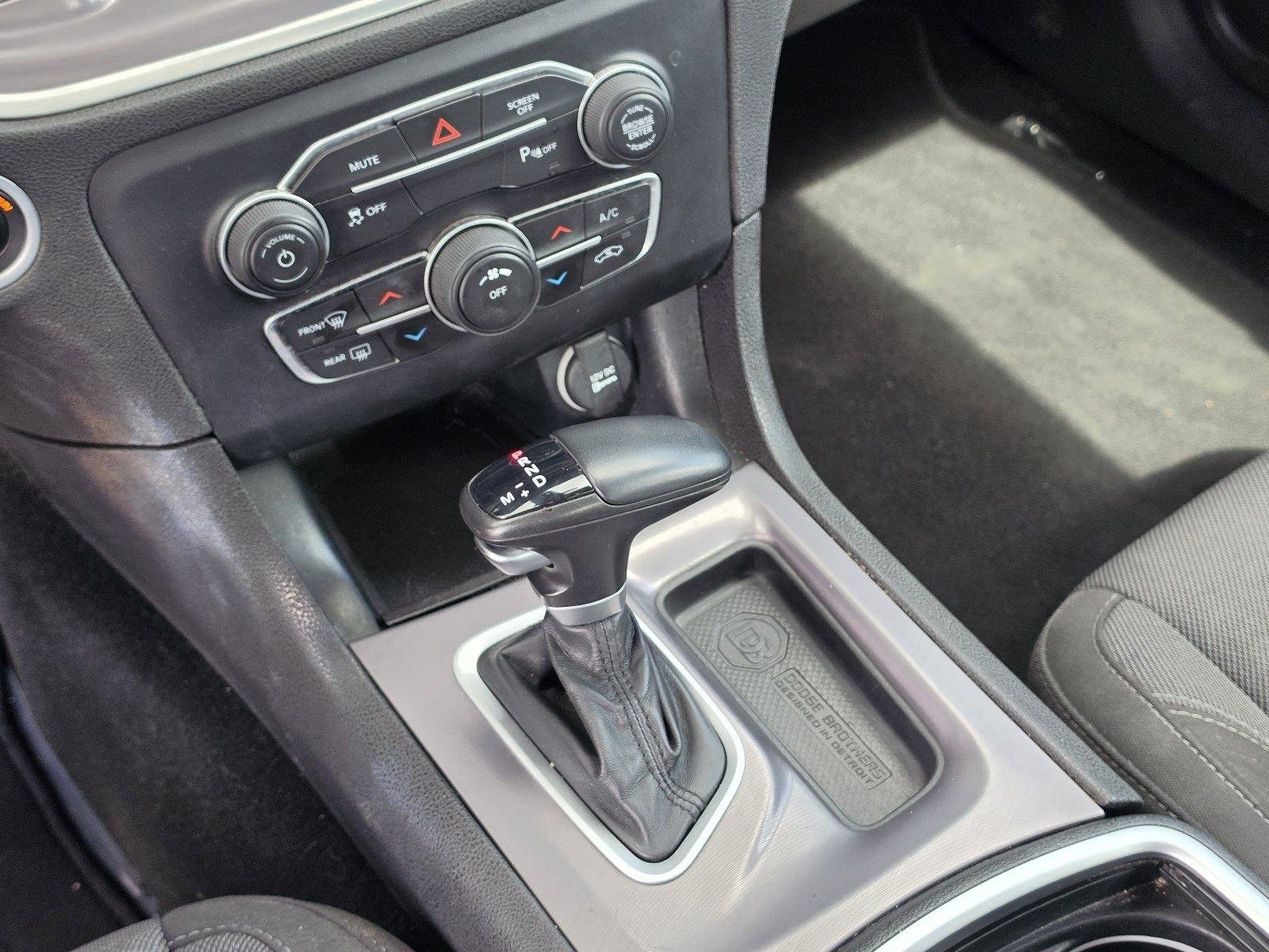 Used 2022 Torred Clearcoat Dodge SXT image 22