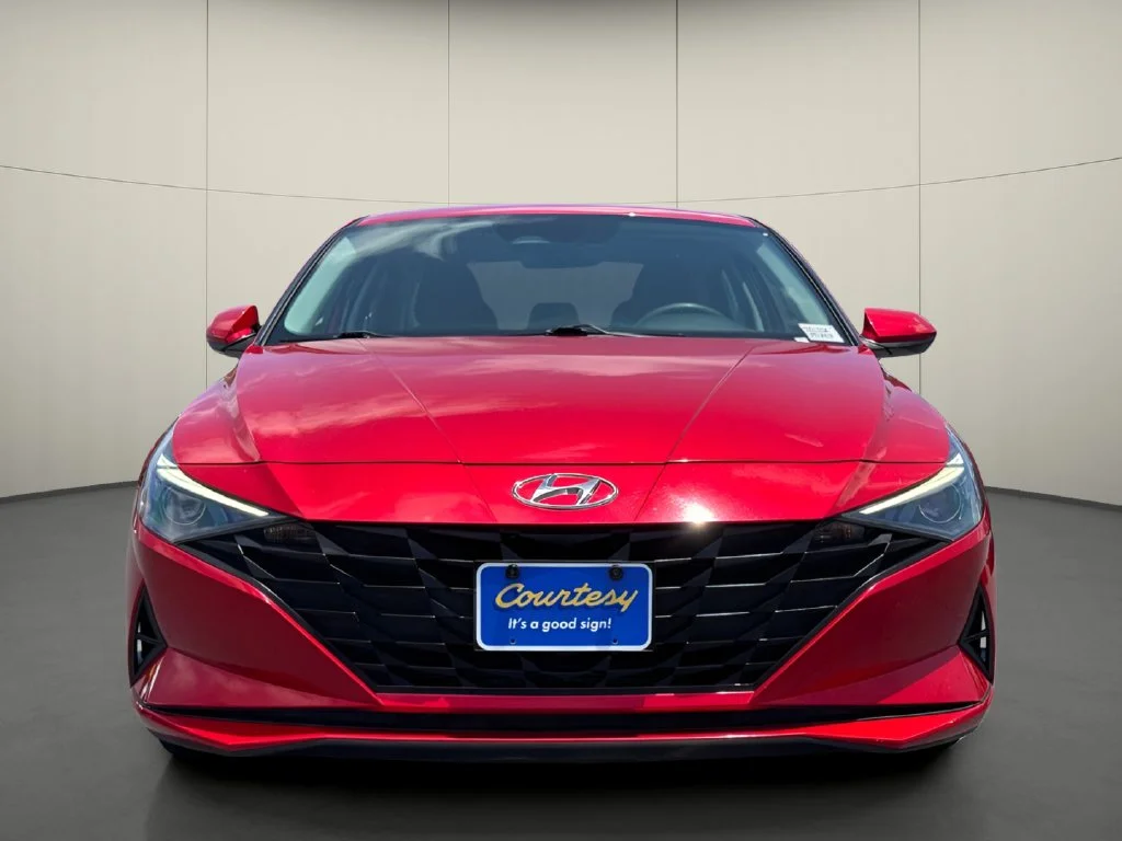 Used 2023 Red Hyundai SEL image 2