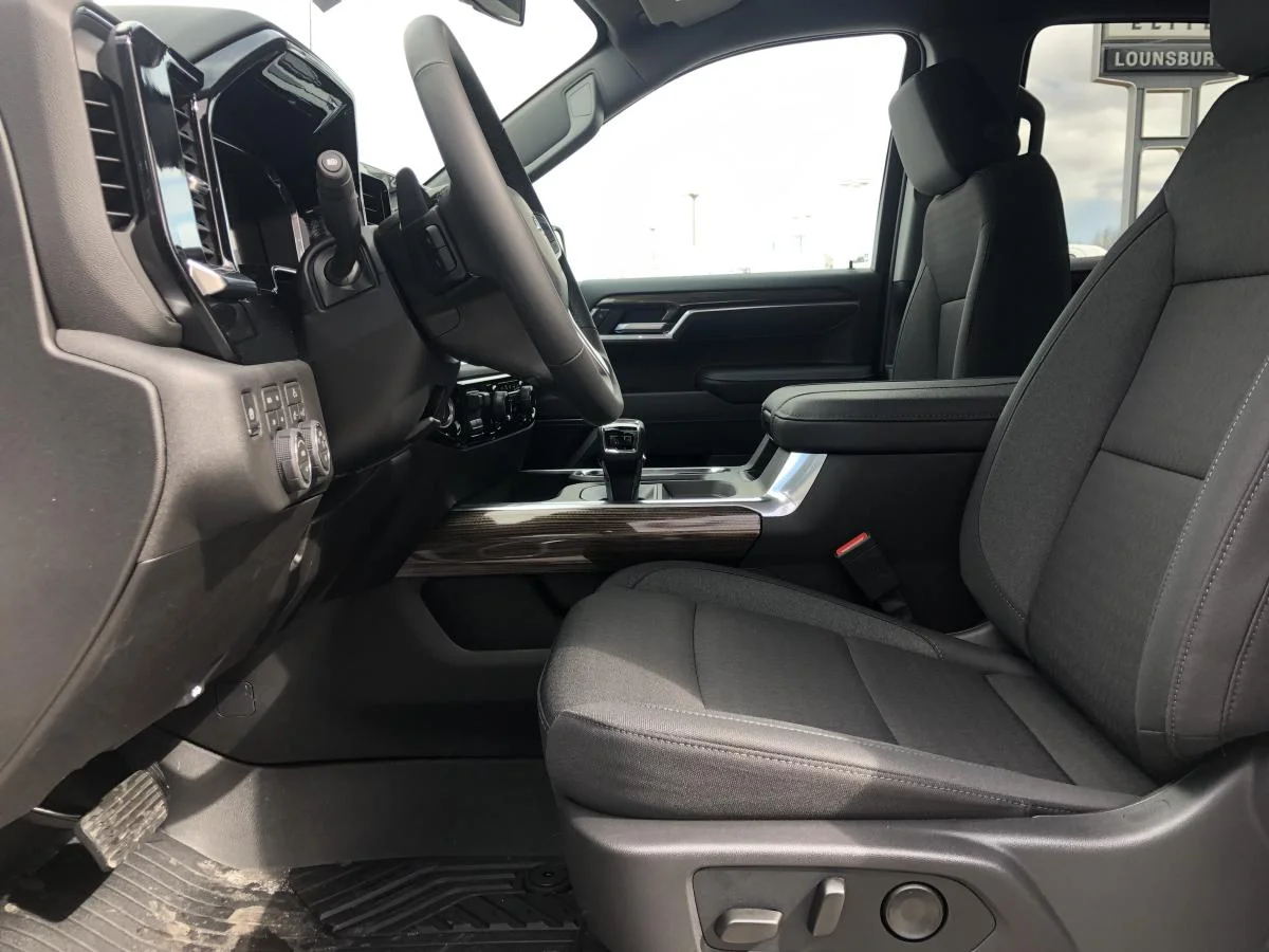New 2026 White Chevrolet 4WD Double Cab 147" RST image 9