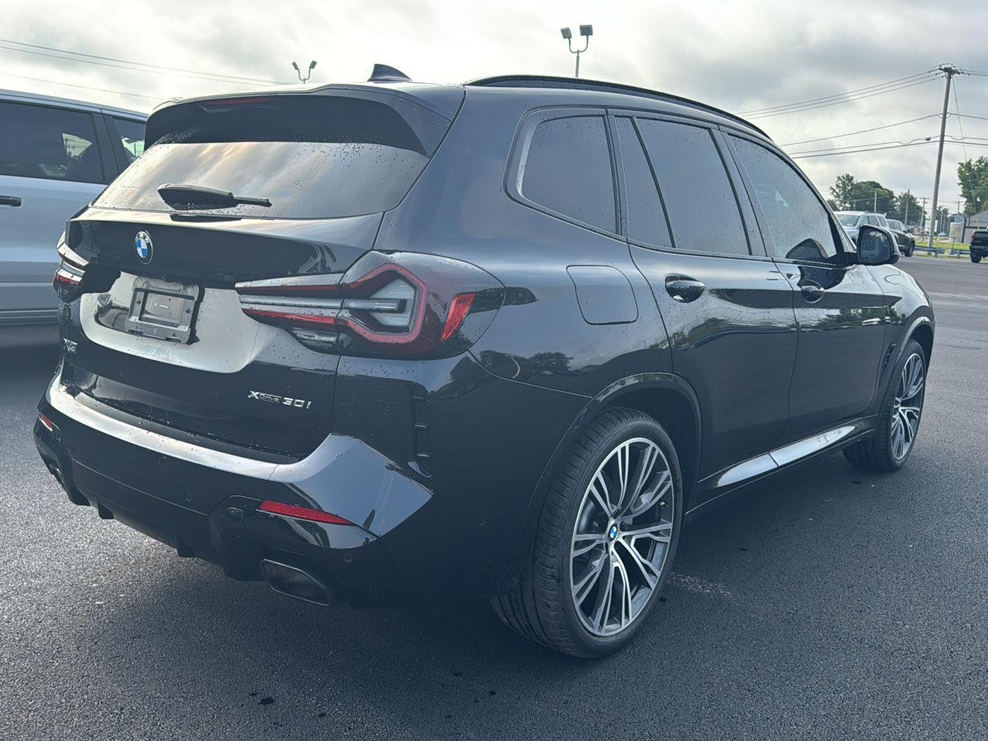 Used 2024 Carbon Black Metallic BMW xDrive30i image 3