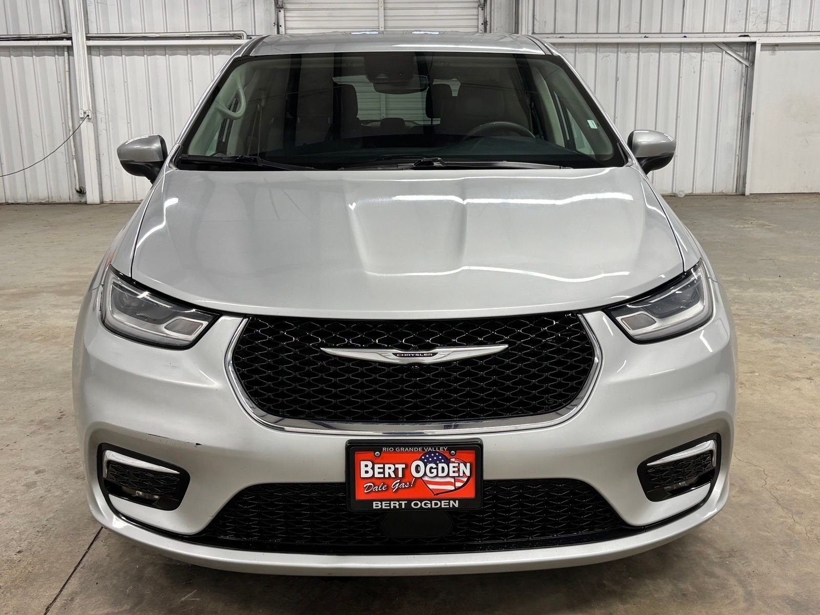 Used 2023 Silver Chrysler Touring L image 2