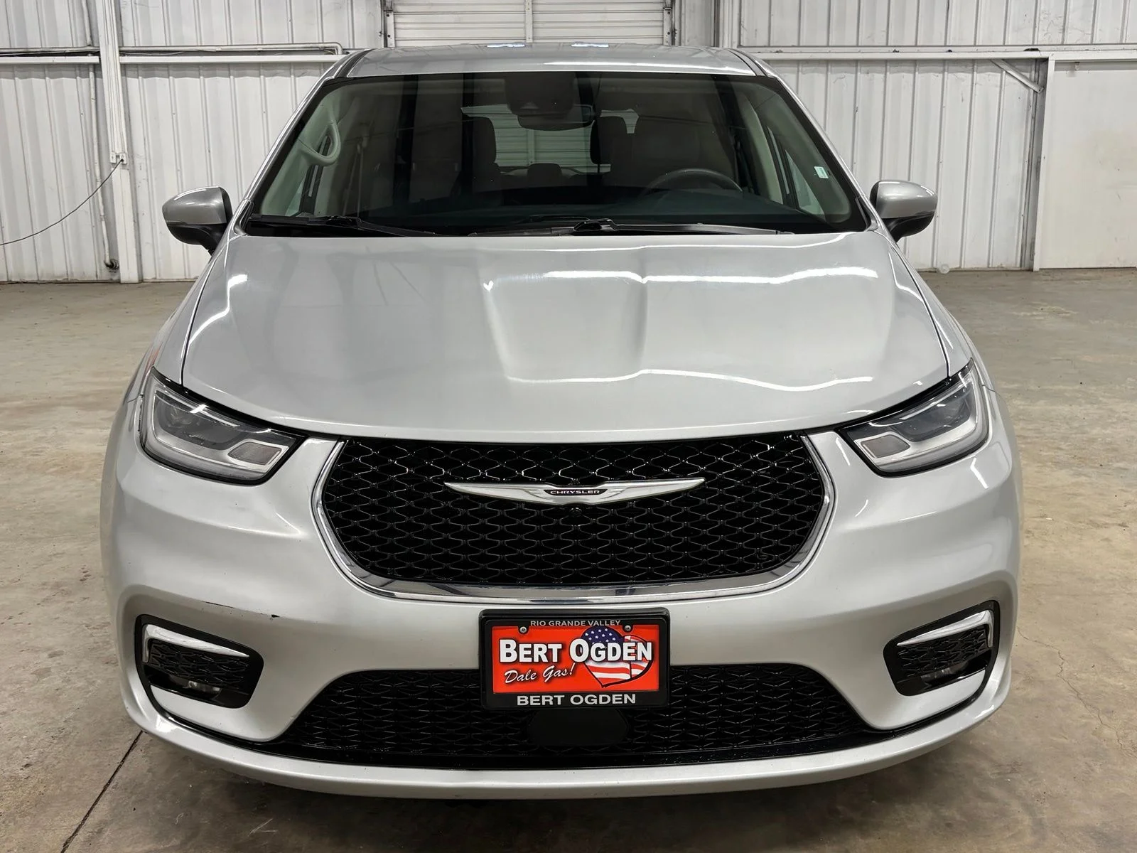 Used 2023 Silver Chrysler Touring L image 2