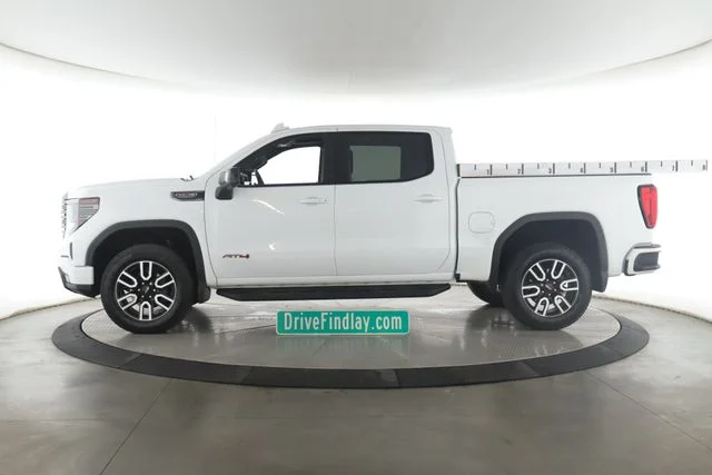 Used 2023 White GMC AT4 image 9