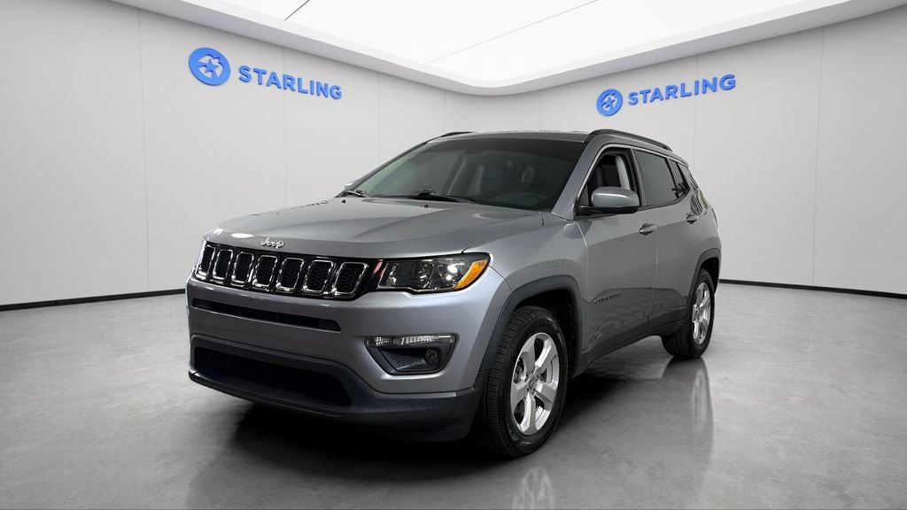 Used 2020 Silver Jeep Latitude FWD image 16