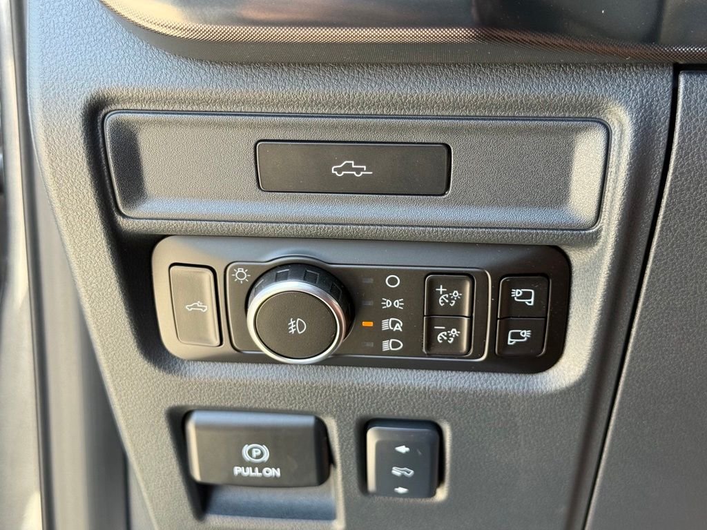 New 2026 Carbonized Gray Metallic Ford Tremor® image 15