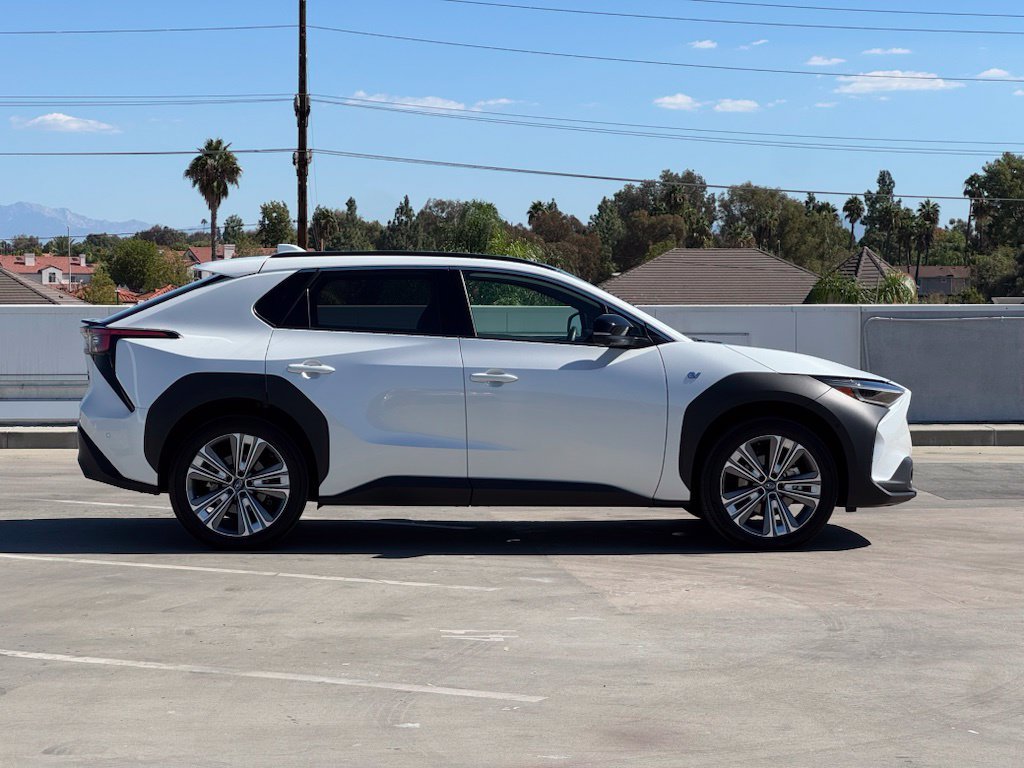 Used 2023 White Subaru Touring image 30