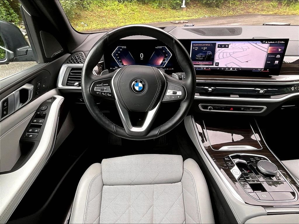 Used 2024 Black BMW xDrive40i image 17