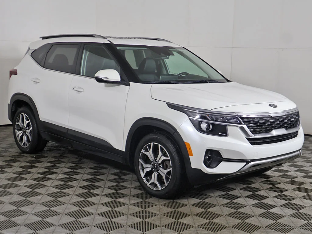 Used 2021 White Kia EX image 53