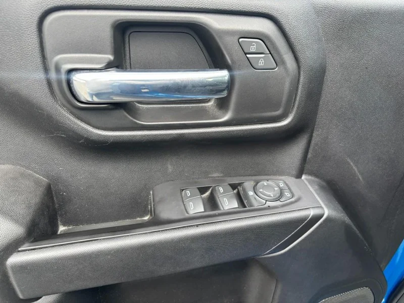 Used 2023 Glacier Blue Metallic Chevrolet Custom image 9