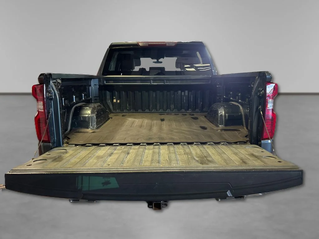 Used 2020 Shadow Gray Metallic Chevrolet LT image 14