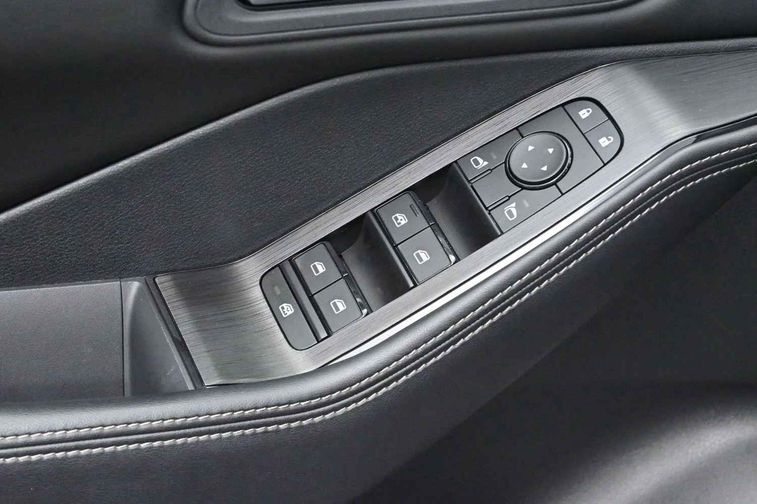 Used 2024 Silver Nissan SV image 12