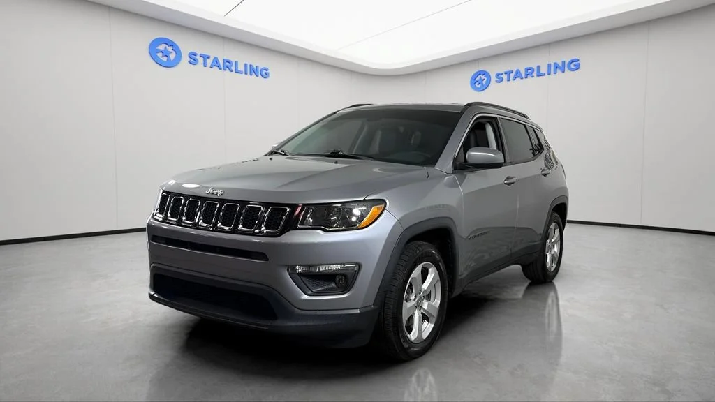 Used 2020 Silver Jeep Latitude FWD image 16