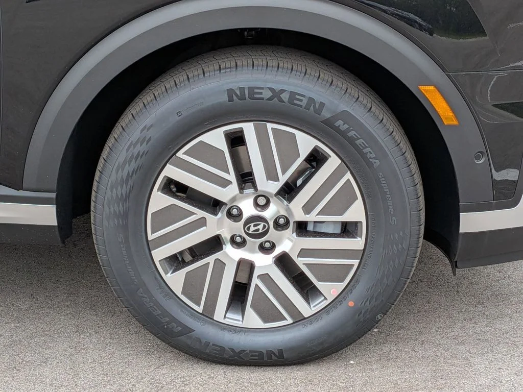 New 2026 Black Hyundai SEL Premium image 9