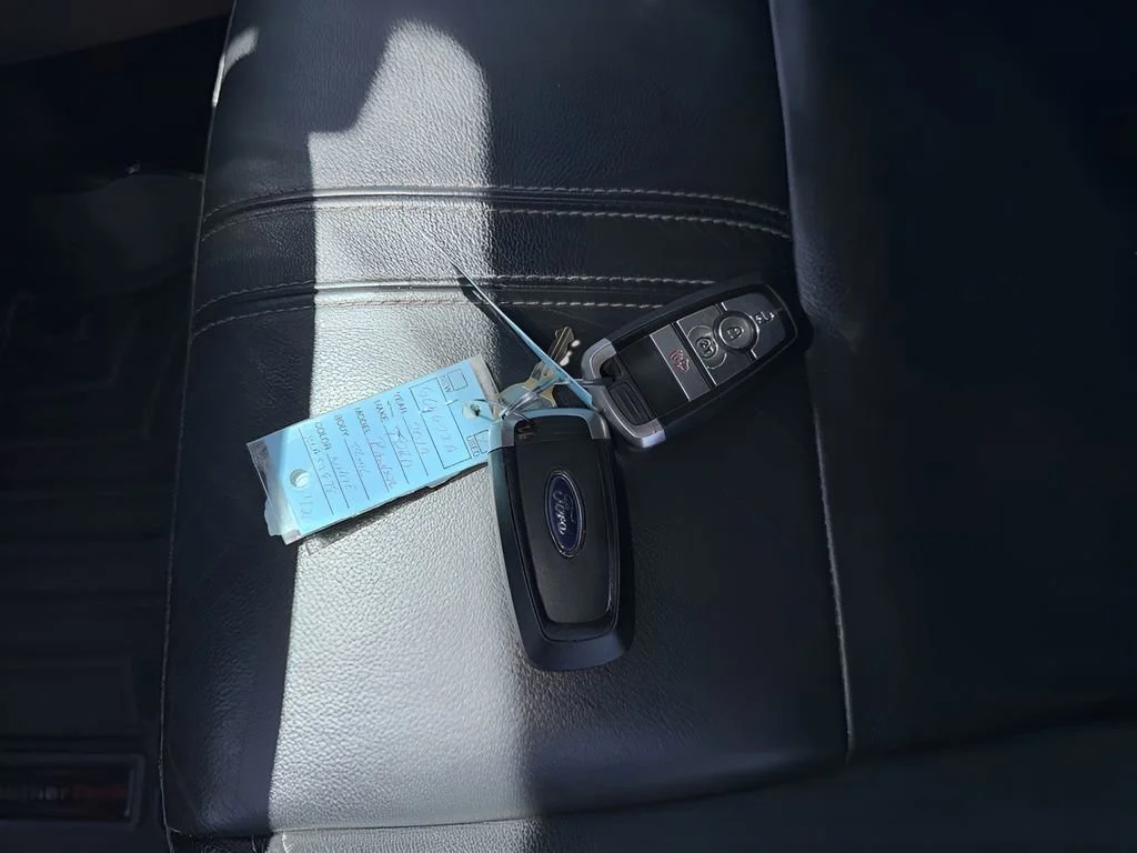 Used 2019  Ford XL image 32