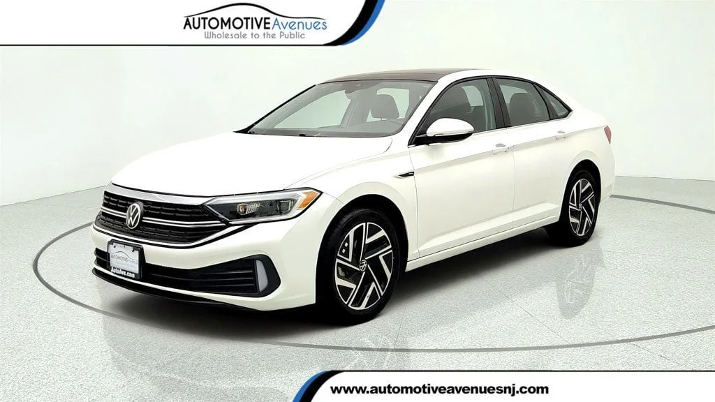 Used 2023 Opal White Pearl Volkswagen SEL Automatic image 1