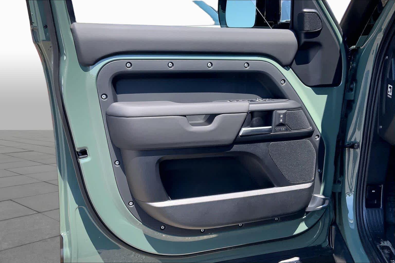 New 2026 GREEN Land Rover  image 10