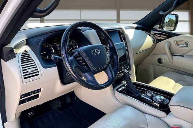 Used 2021 White INFINITI Sensory image 14