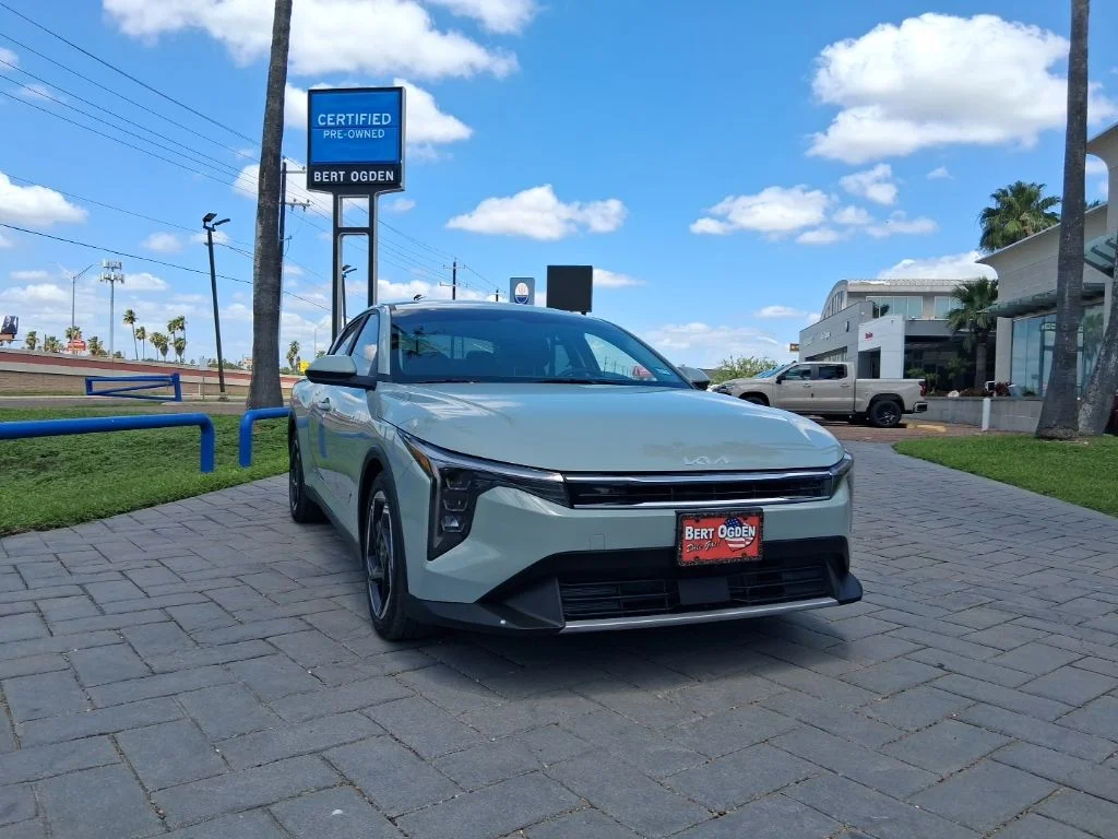 2025 Kia K4 EX AT's photo