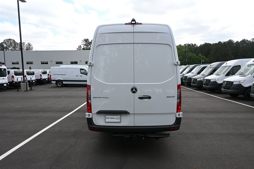 New 2026 Arctic+White Mercedes-Benz Cargo 170 WB image 25