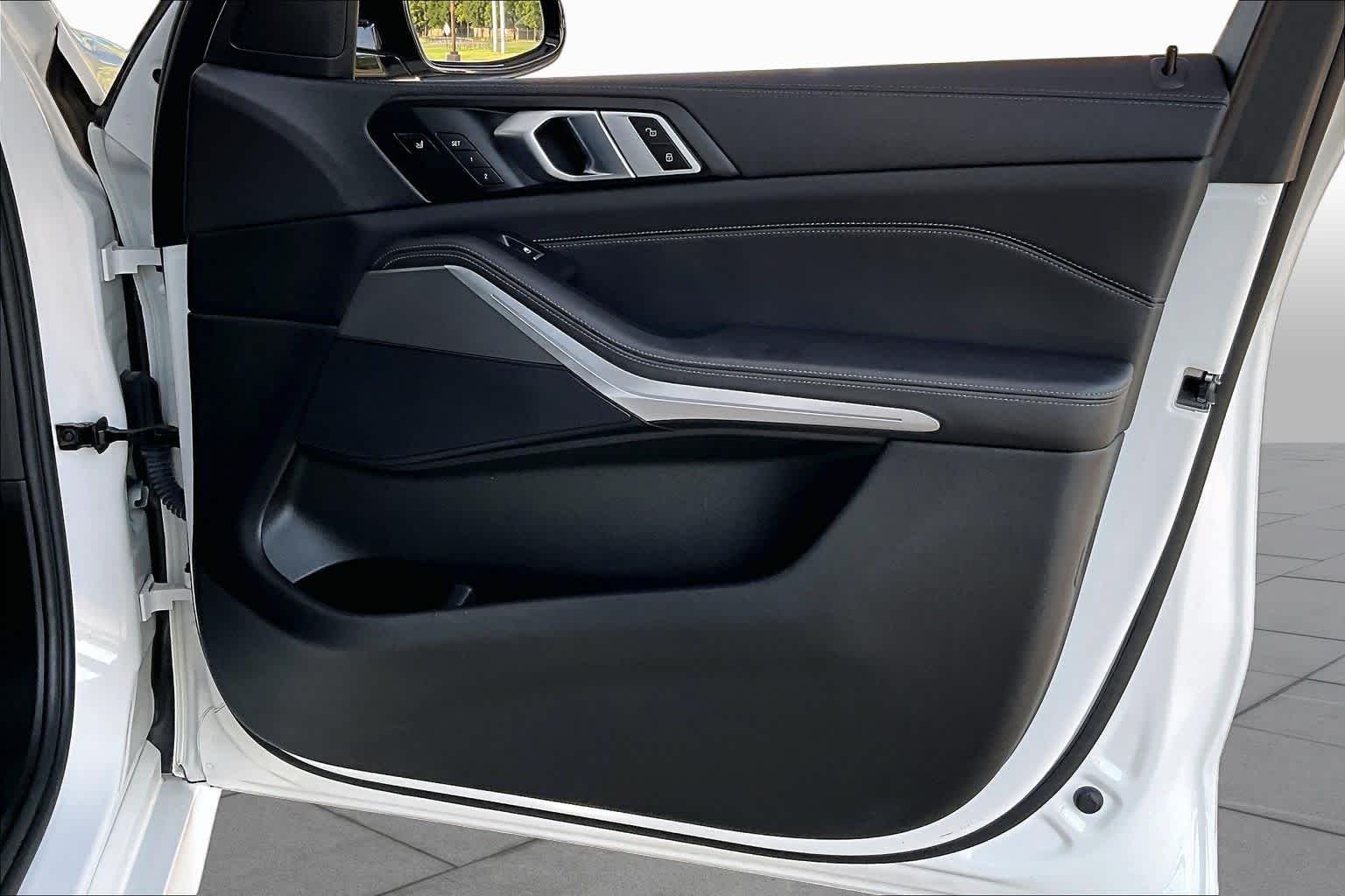 Used 2022 Alpine White BMW sDrive40i image 23