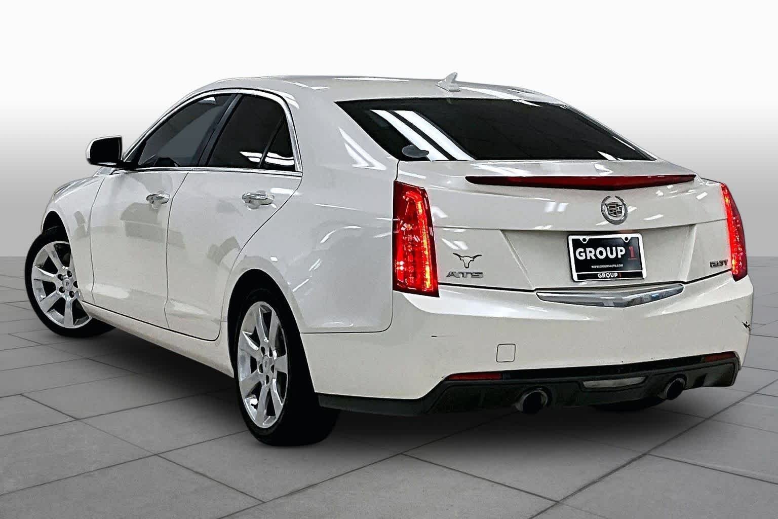 Used 2013 White Diamond Tricoat Cadillac  image 11