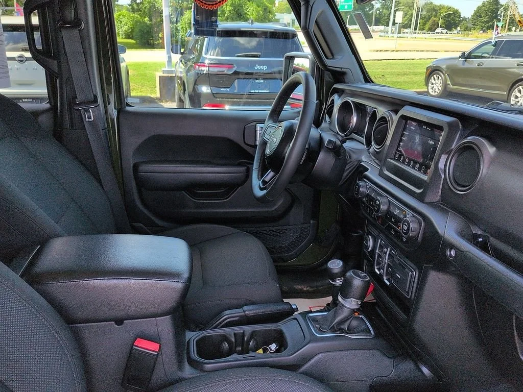 Used 2023 Green Jeep Willys image 7
