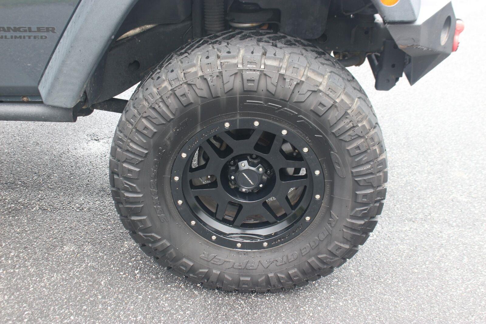 Used 2016 Black Jeep Rubicon image 34