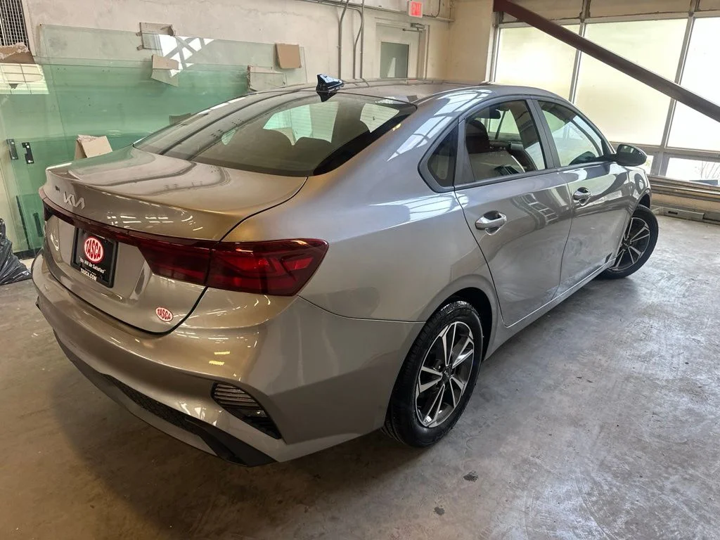 Used 2023 Gray Kia LXS image 5