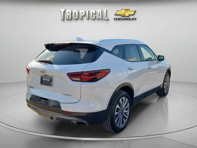 Used 2024 Iridescent Pearl Tricoat Chevrolet Premier image 3