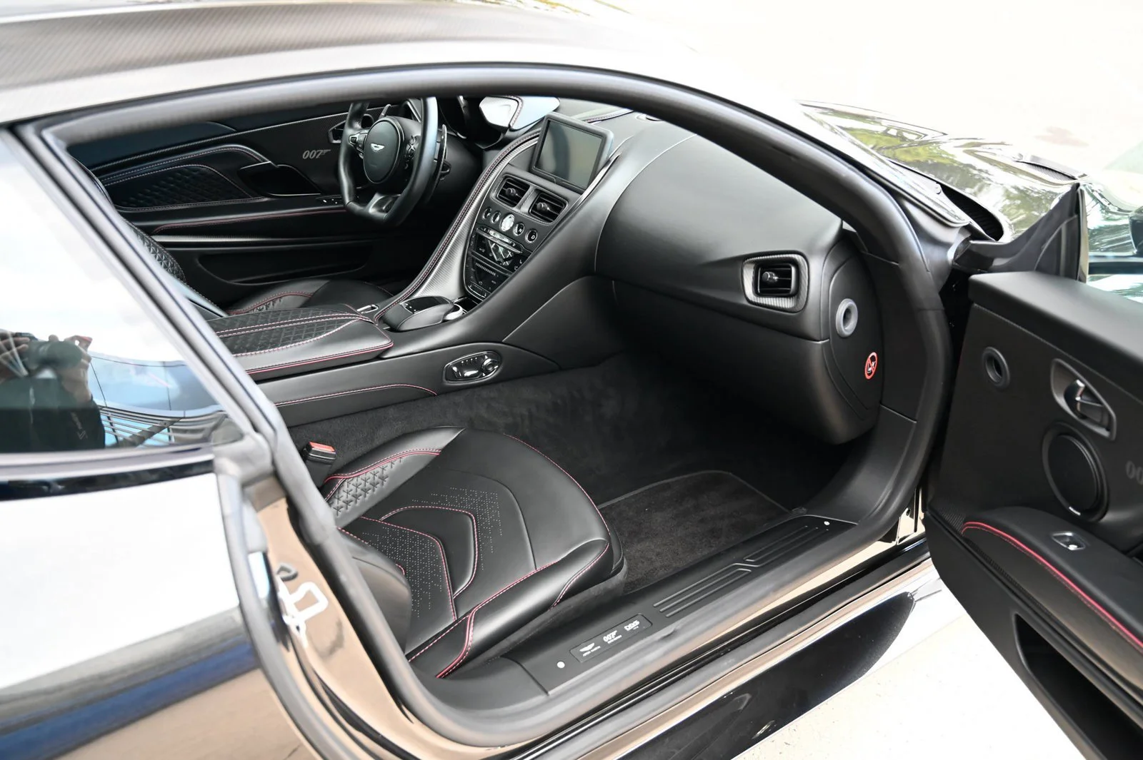 Used 2021  Aston Martin Superleggera image 13