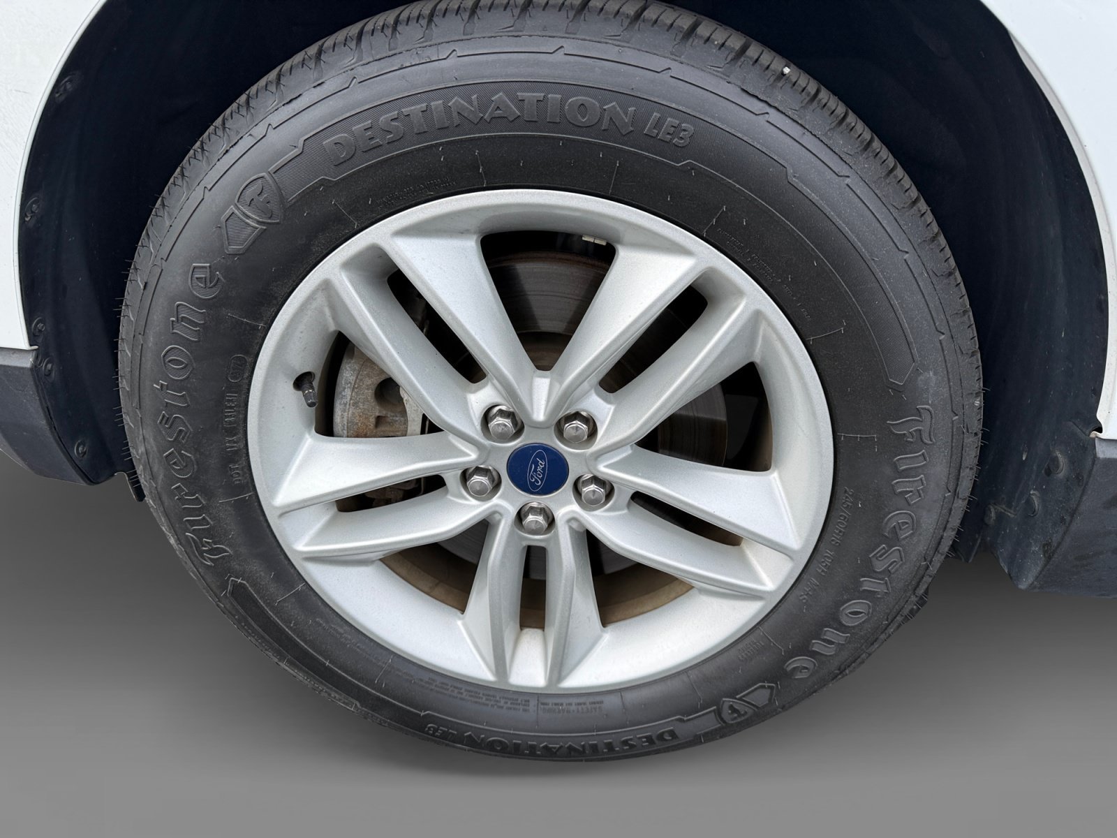 Used 2016 Oxford White Ford SEL image 9