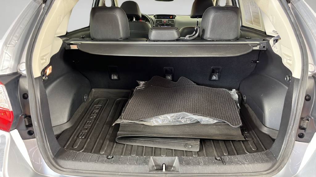 Used 2014 Ice Silver Metallic Subaru 2.0i Limited image 36