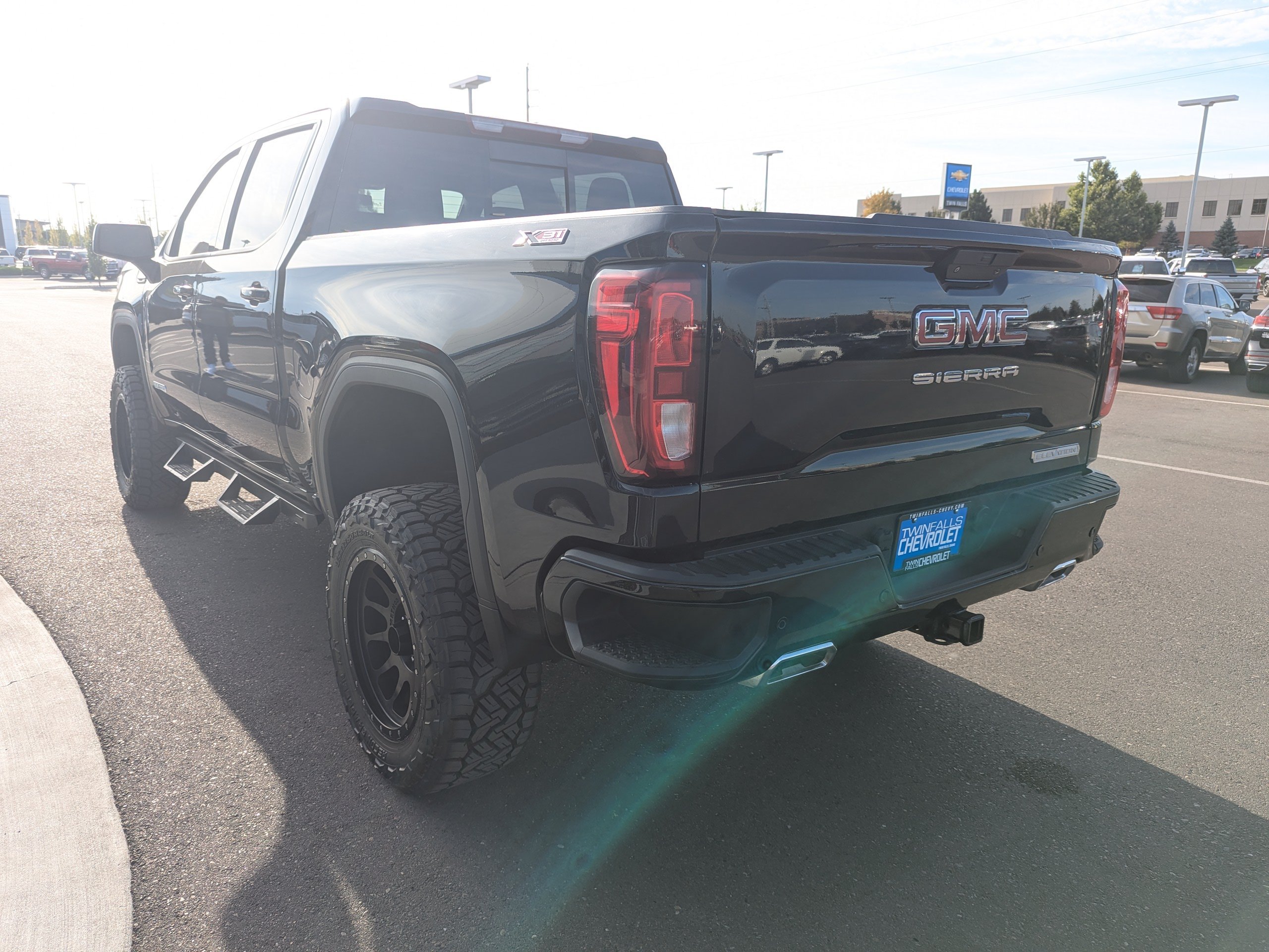Used 2020 ONYX BLACK GMC Elevation image 30