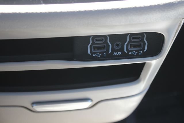 Used 2023 Silver Chrysler Touring L image 9