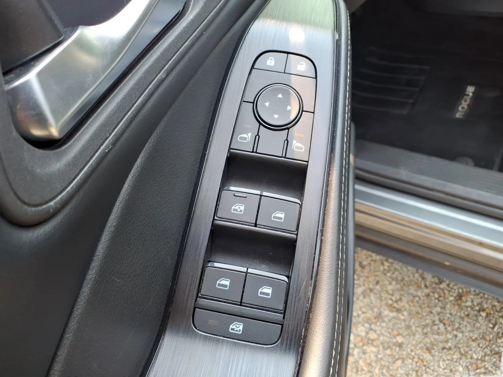 Used 2025 Gun Metallic Kad Nissan SV image 22