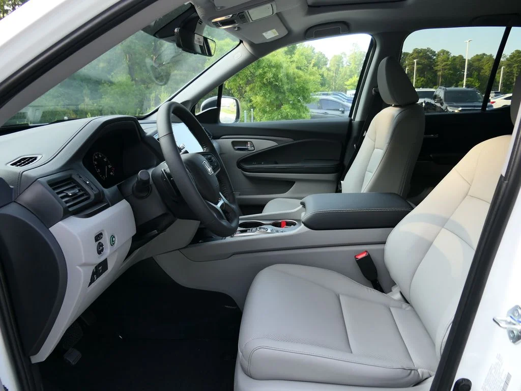 New 2026 Platinum White Pearl Honda RTL image 12