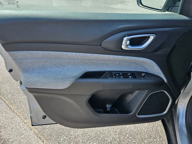 Used 2023 Gray Jeep Latitude image 10