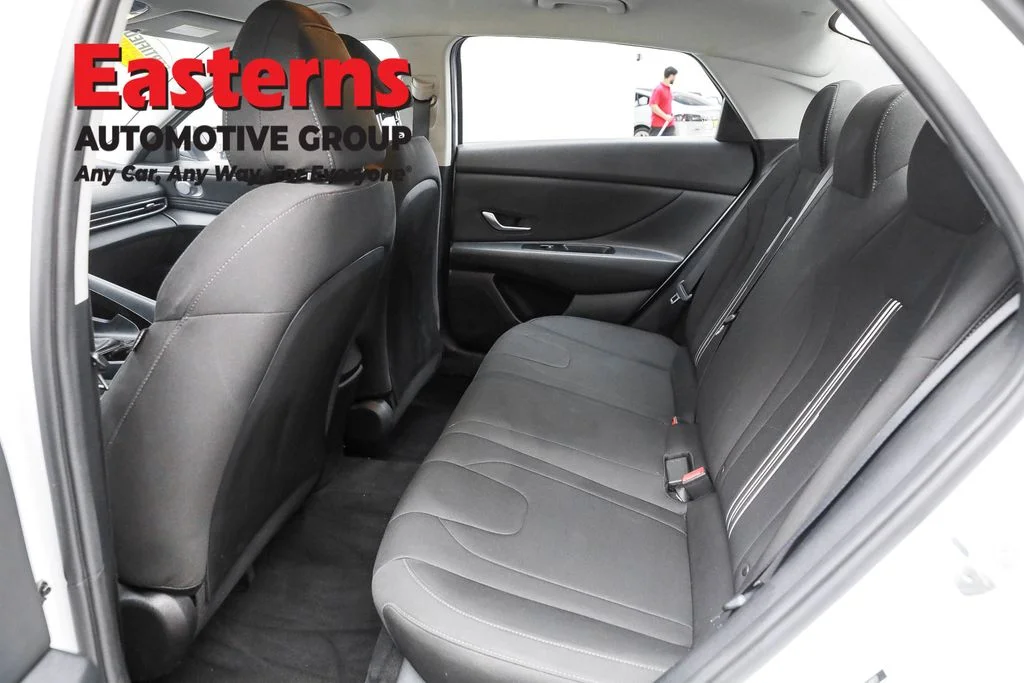 Used 2022 White Hyundai SEL image 21