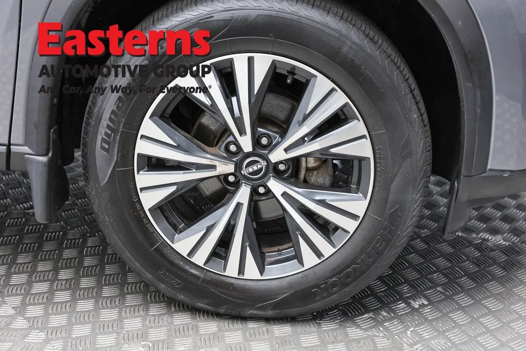 Used 2023 Gray Nissan SV image 31