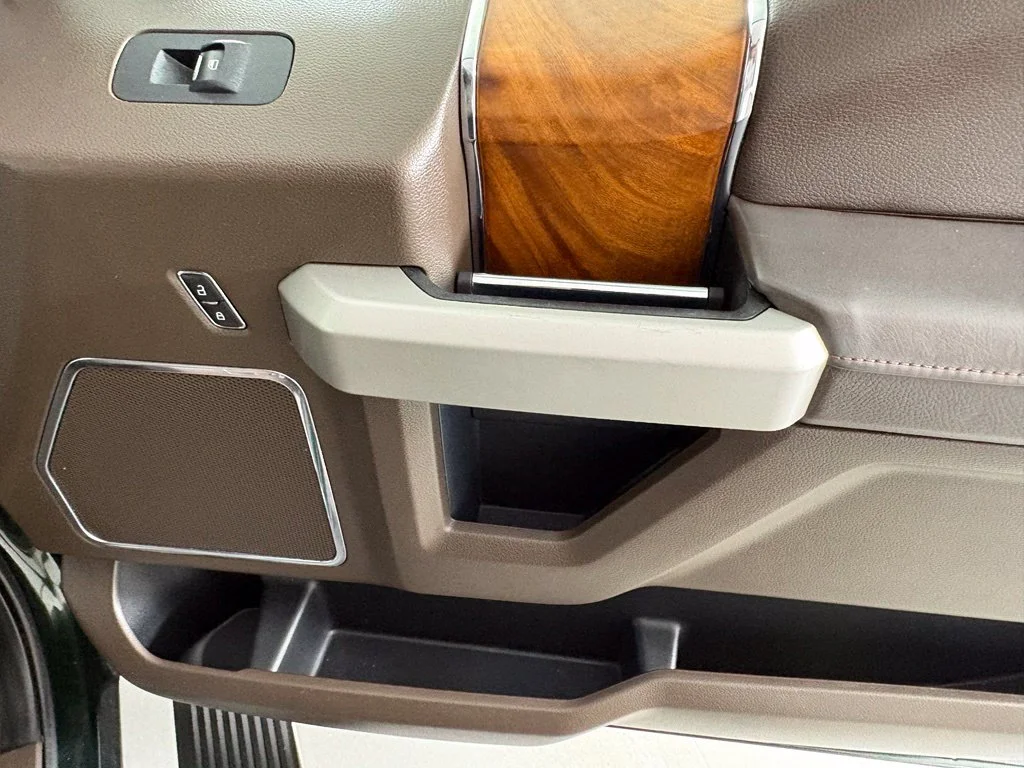 Used 2015 Green Ford King Ranch image 12