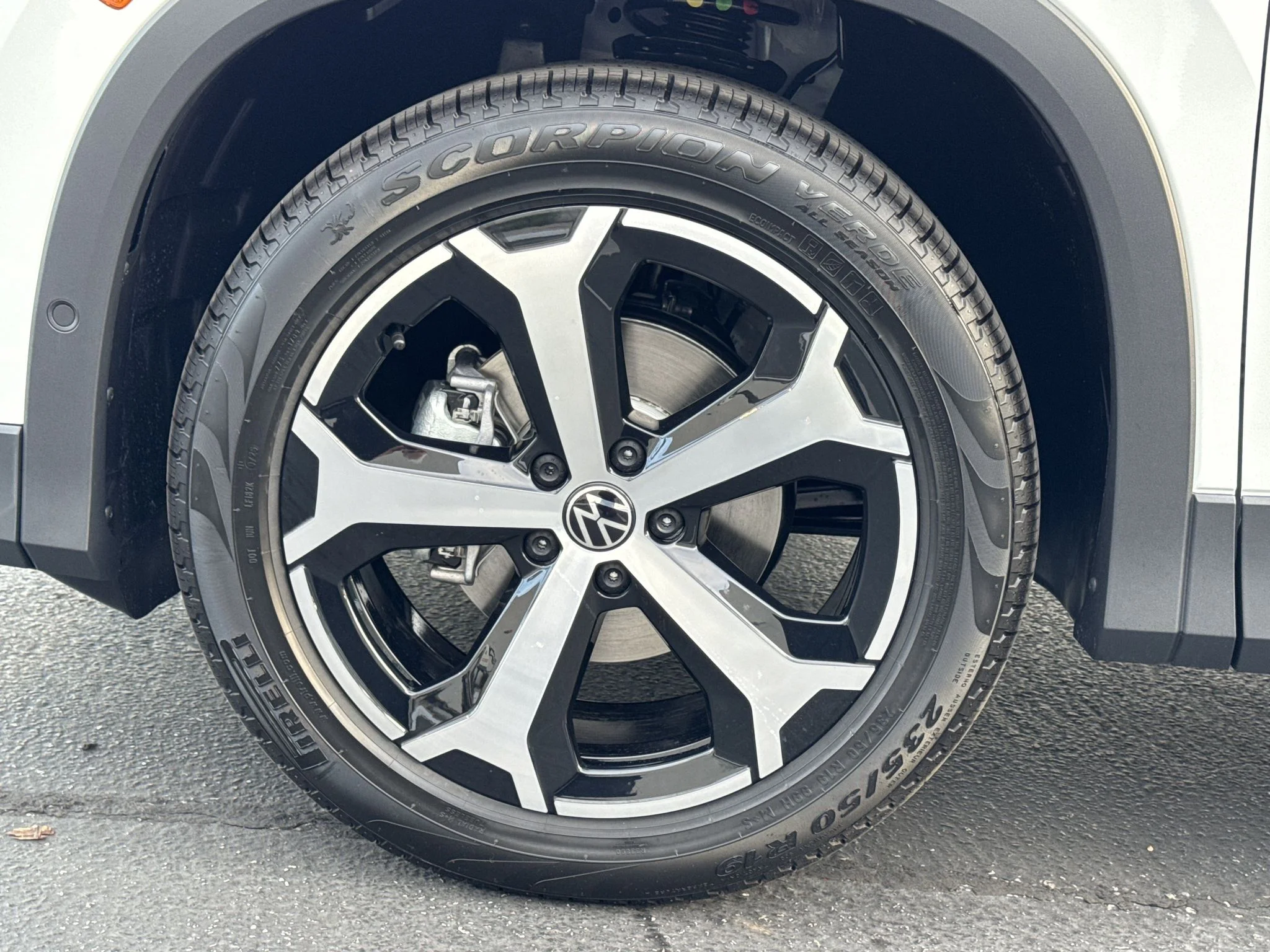 New 2026 Pure White Volkswagen SE image 13