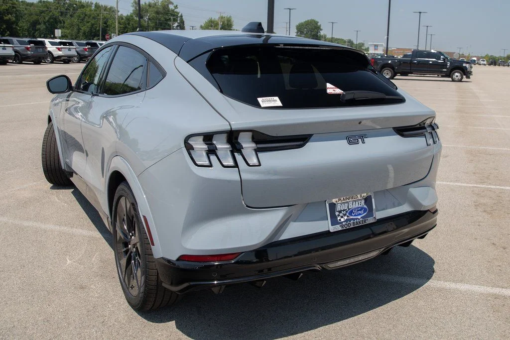 2025 Ford Mustang Mach-E GT - Photo 13