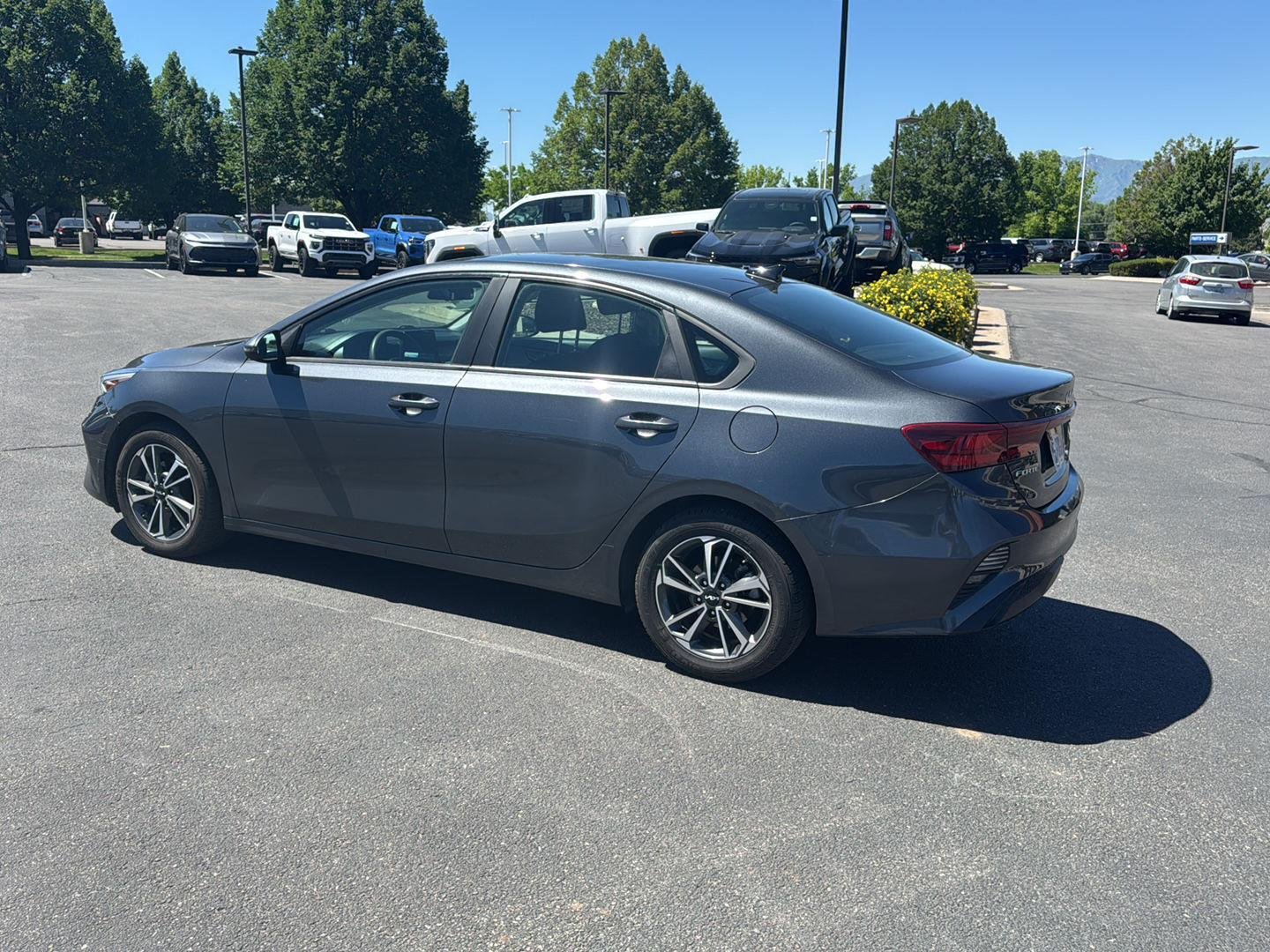 Used 2022 Gravity Gray Kia LXS image 4