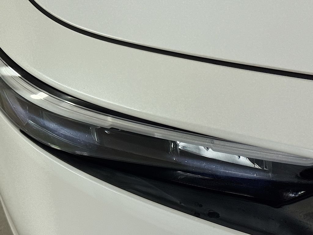 Used 2023 White Honda EX image 37