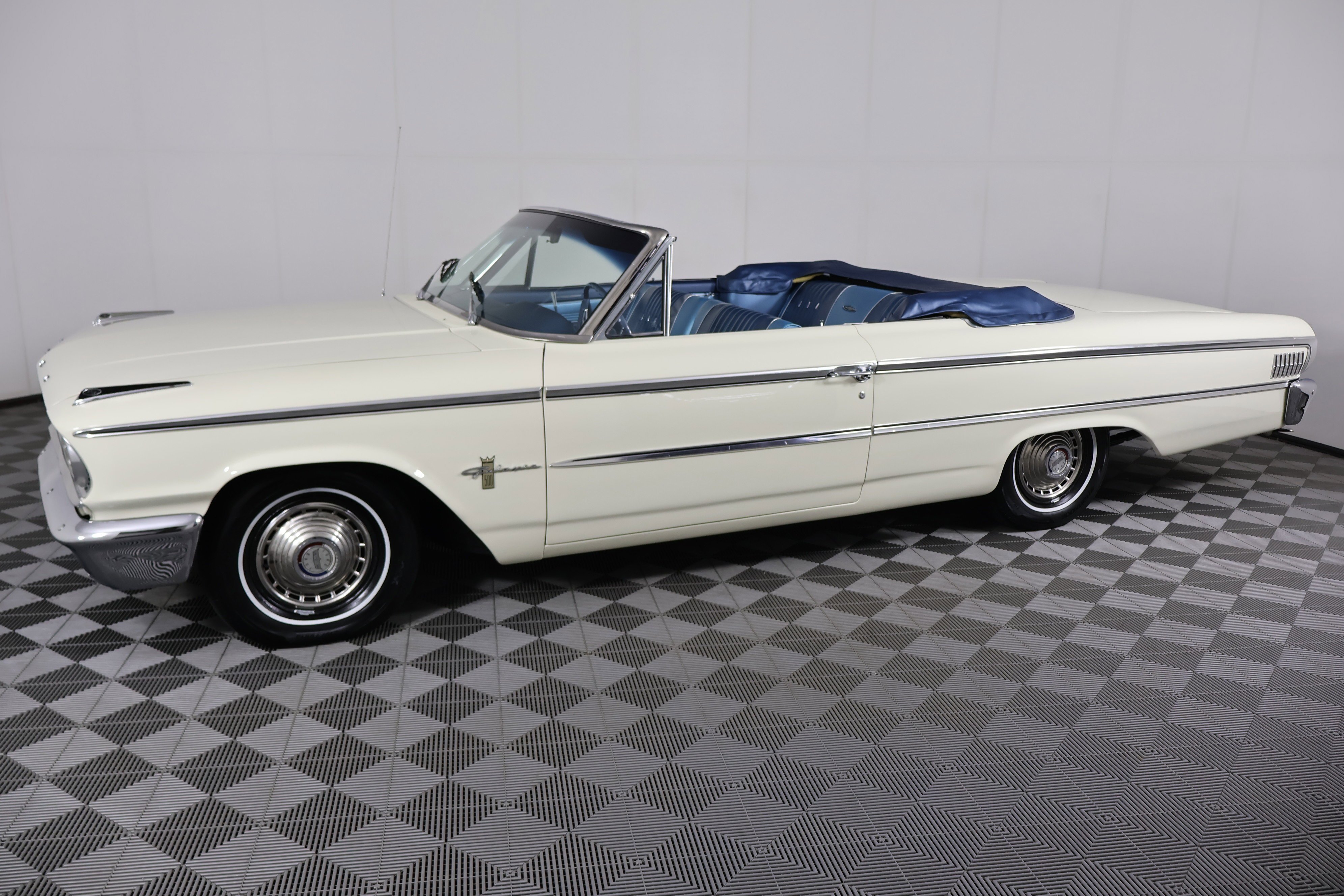 Used 1963 White Ford  image 23
